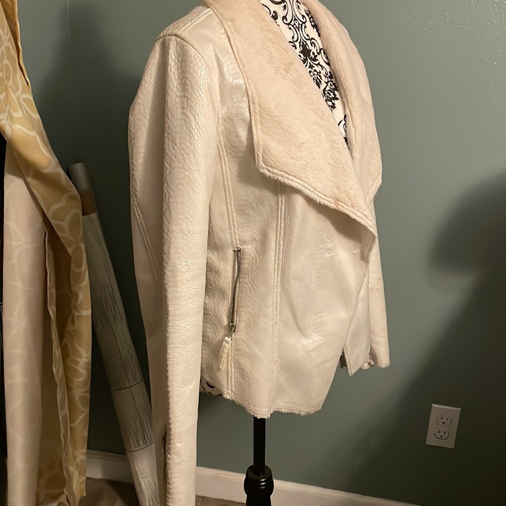Jacket - Picture 2 of 4